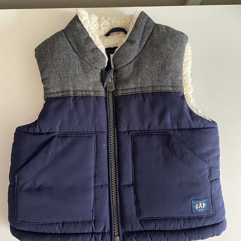 Toddler Gap puffer Vest Size 12-18m